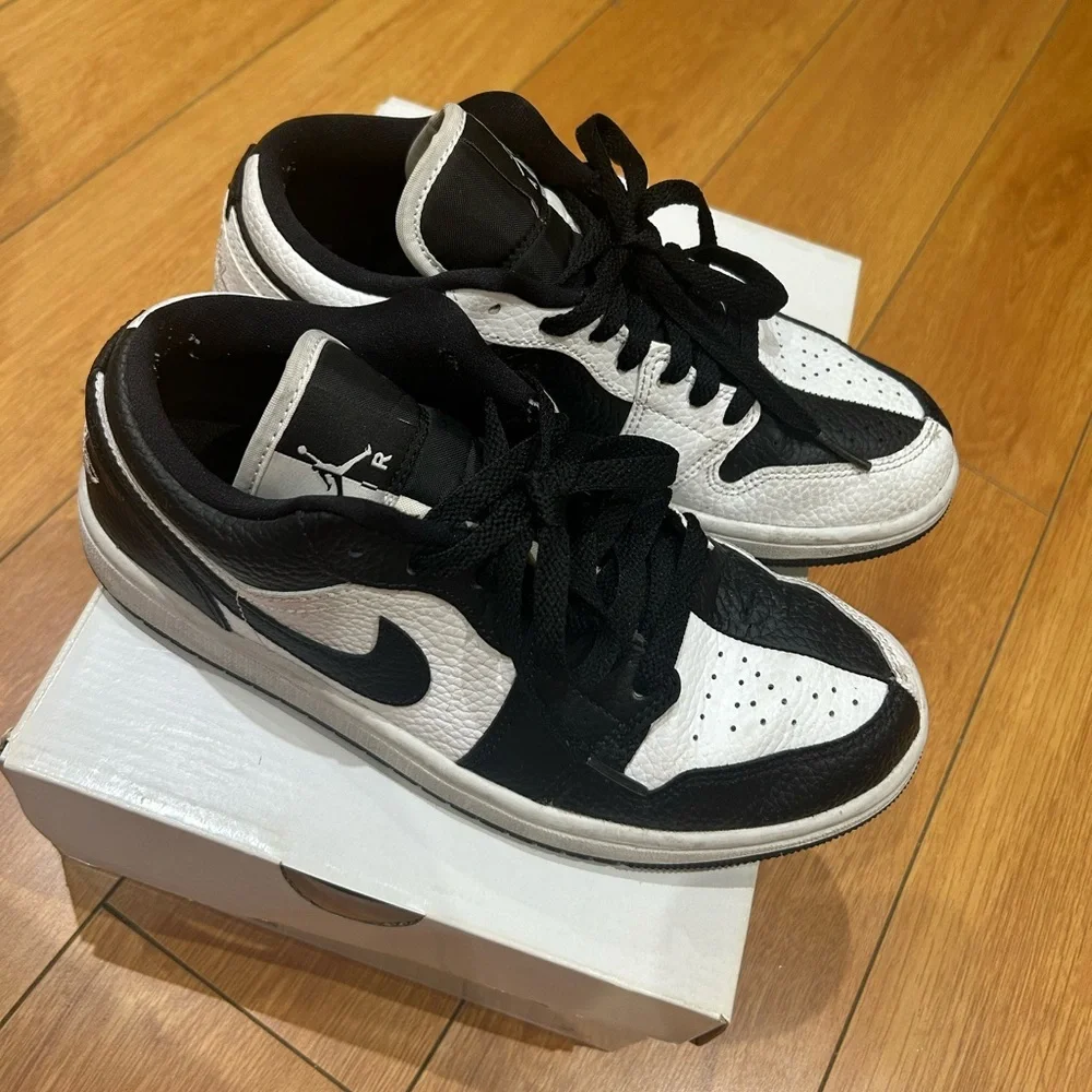 Air Jordan 1 Low SE Homage split white & black​